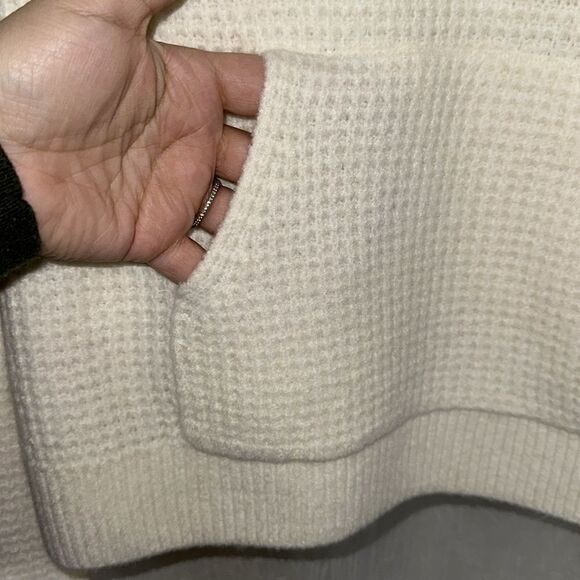 Aeropostale M Ivory Chunky Knit Hooded Sweater front Pocket - Picture 9 of 12